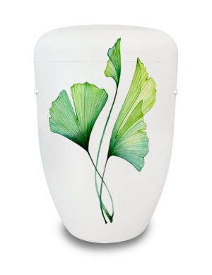 Weiße Urne mit grünen Ginkgo-Blättern