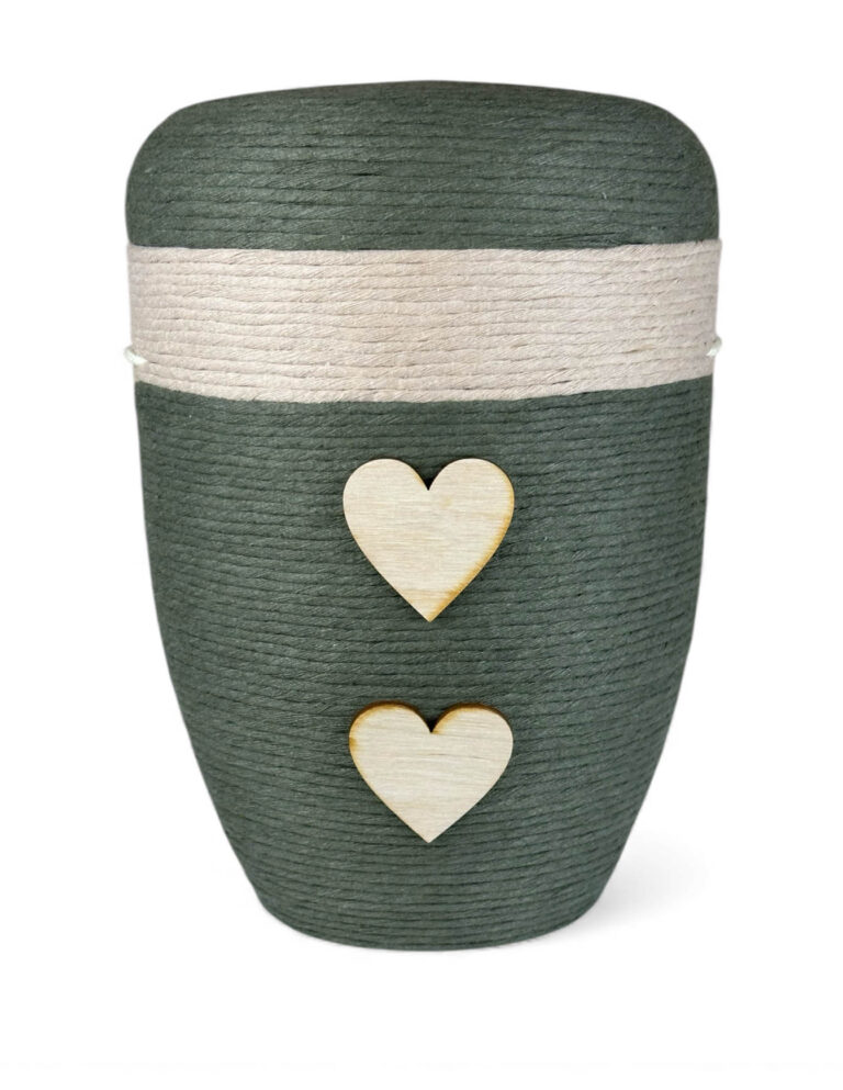 Dunkelgrüne Urne mit Wolle und Holzherzen