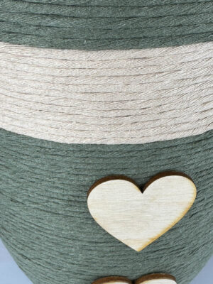 Urne dunkelgrün mit Wolle umwickelt, vollständig biologisch abbaubar