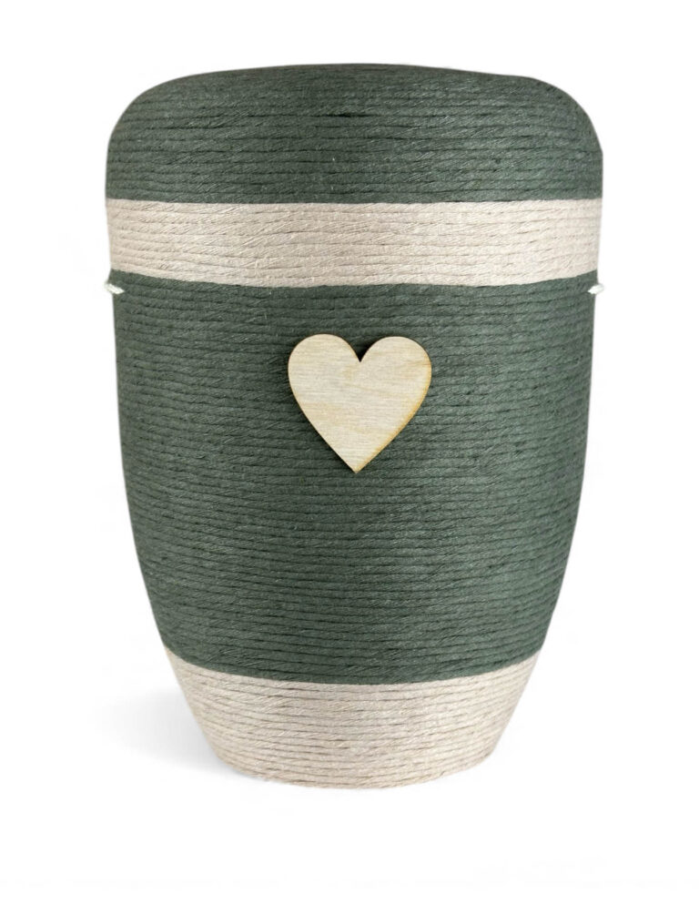 Stilvolle Urne mit Wolle, minimalistisch in moosgrün, mit Holzherz