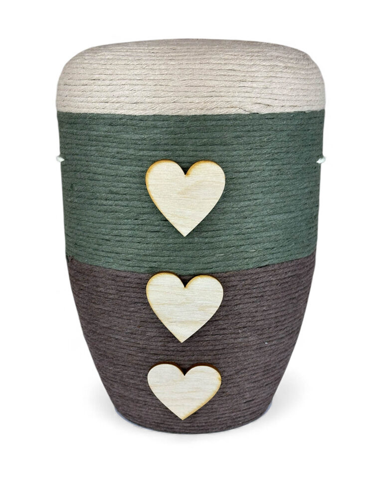 Urne mit Wolle und Herzen aus Holz